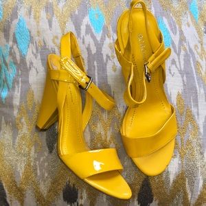 🚫Sold🚫💛BCBGeneration Yellow Sexy Pumps💛